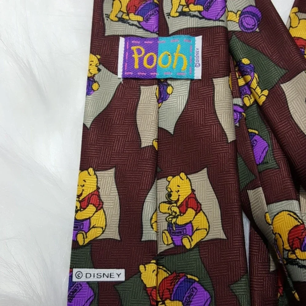 Vintage Disney Winnie the Pooh bear eating a pot‎ of honey vintage necktie